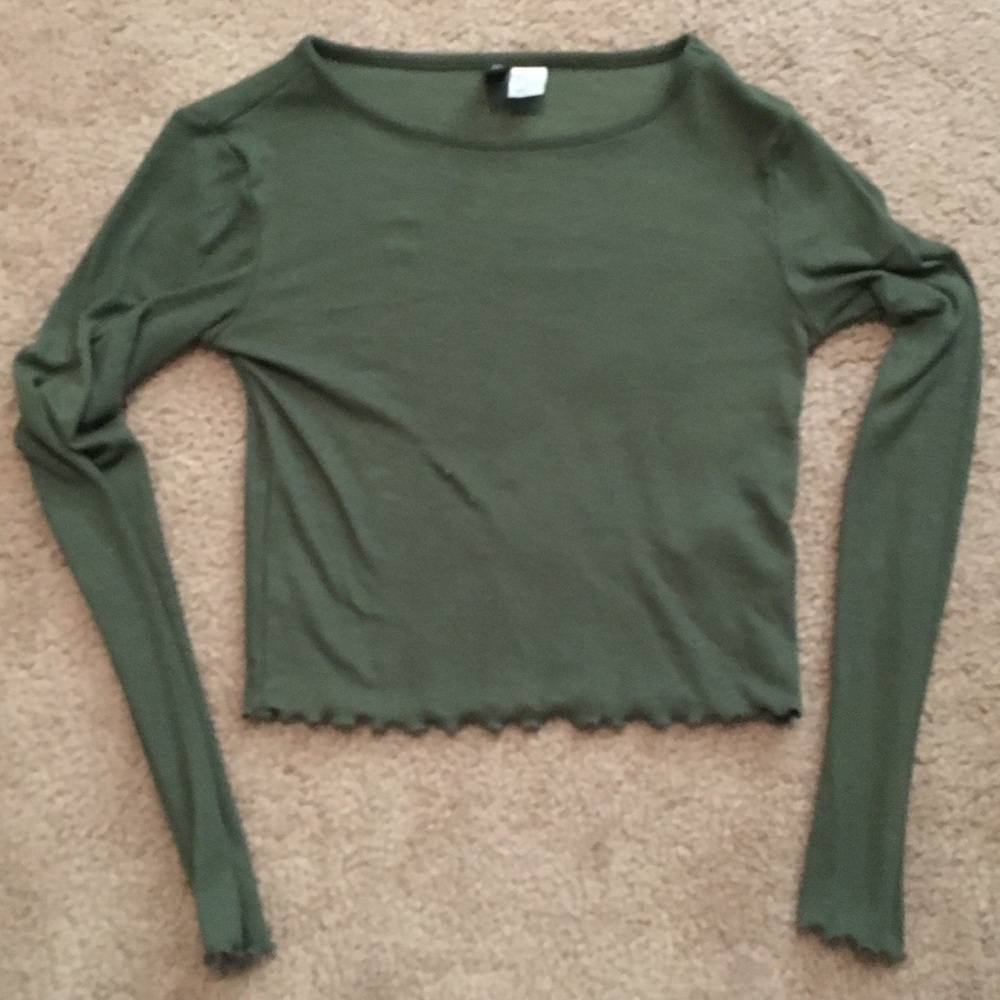 Small green lettuce hem crop top